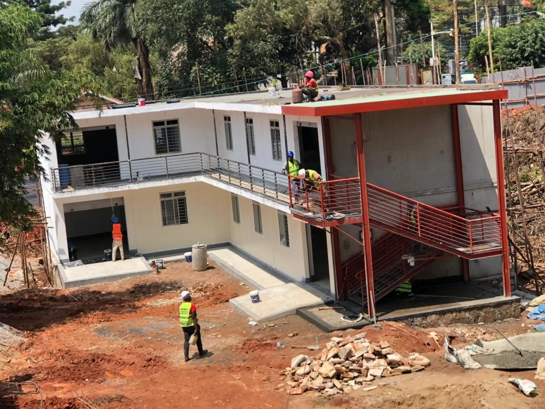 Modular concrete building during on-site construction
